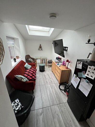 5 Bedroom House To Rent In Upper West Grove, Manchester, M13