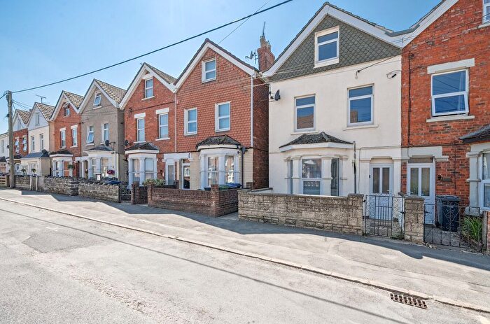 3 Bedroom Semi-Detached House For Sale In Station Road, Purton, Purton, SN5