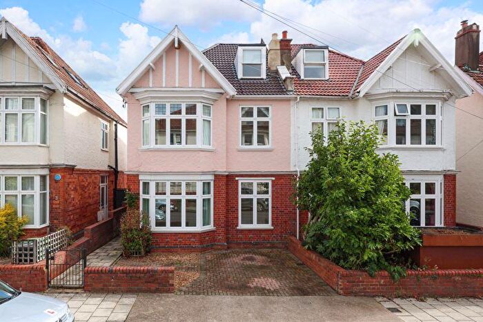 6 Bedroom Semi-Detached House For Sale In Dundonald Road | Redland, BS6