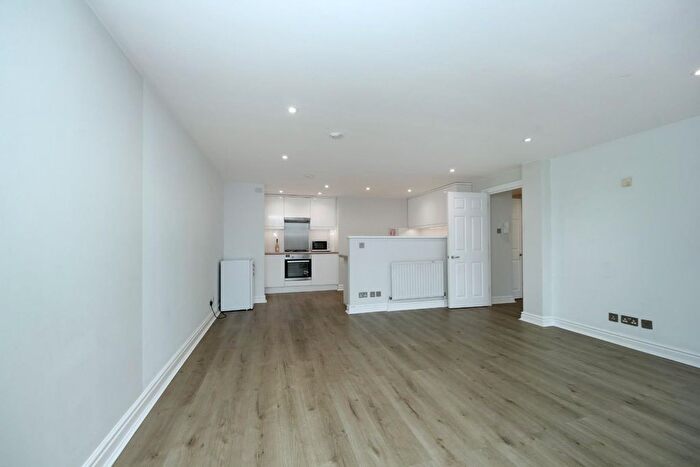 3 Bedroom Flat To Rent In Melville Villas Road, W3