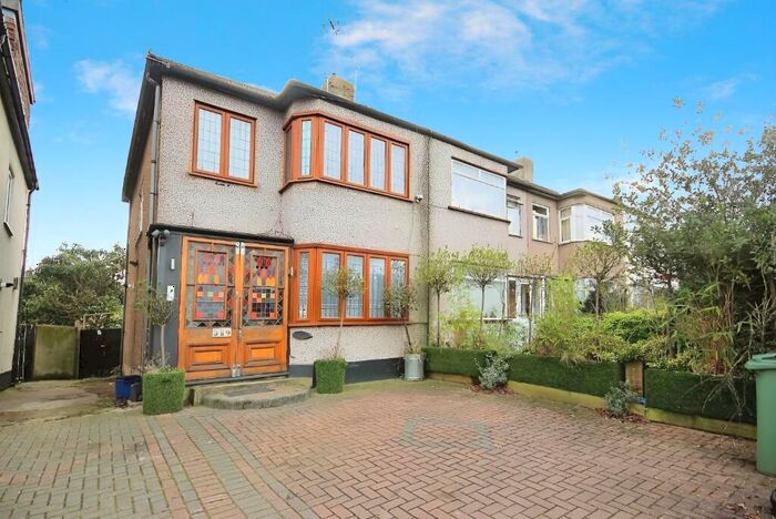 3 Bedroom Semi-Detached House To Rent In Chigwell Road, Woodford, IG8