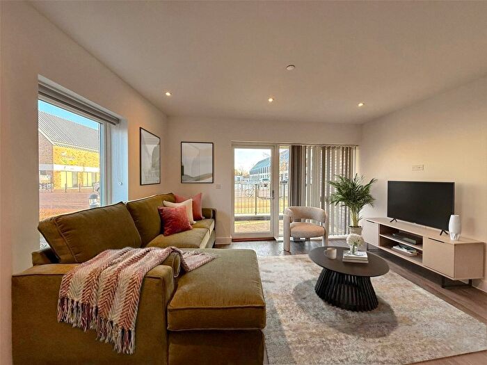 2 Bedroom Flat To Rent In Bragg Way, Cambridge, Cambridgeshire, CB5