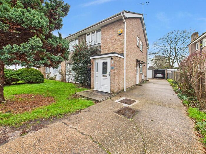 2 Bedroom Maisonette For Sale In West End Road, Ruislip, HA4