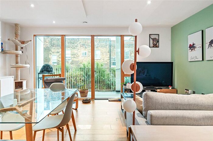 2 Bedroom Flat For Sale In Caledonian Road, London, N1
