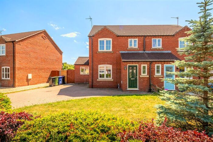 3 Bedroom Semi-Detached House For Sale In Ashfield Grange, Saxilby, Lincoln, LN1