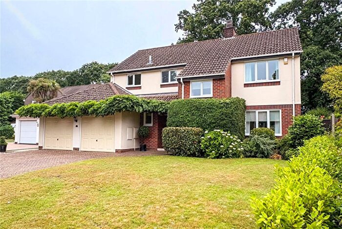 4 Bedroom Detached House For Sale In Badgers Copse, New Milton, Hampshire, BH25