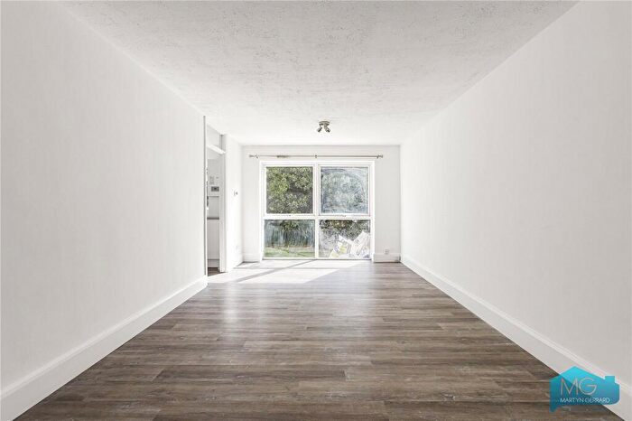 1 Bedroom Apartment For Sale In Warwick Road, Barnet, EN5