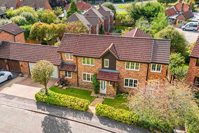 4 Bedroom Link Detached House For Sale In South Maundin, Hughenden Valley, HP14