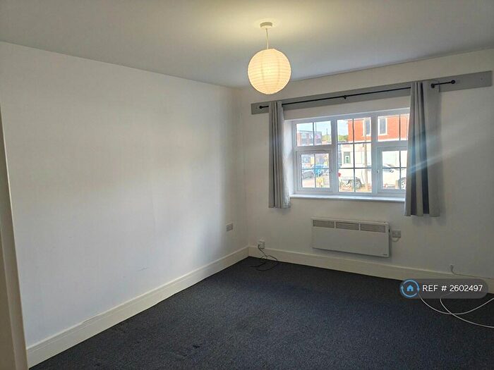 1 Bedroom Flat To Rent In New Road, Rednal, Birmingham, B45