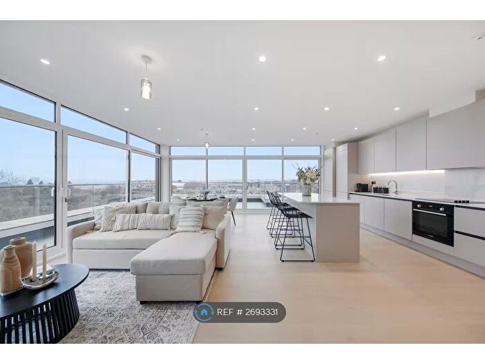 3 Bedroom Flat To Rent In Raffles House, London, NW4