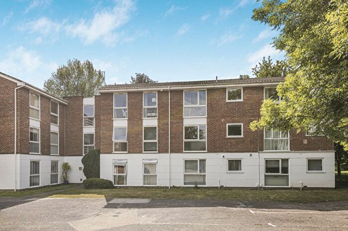 2 Bedroom Flat To Rent In Ravensmede Way, London, W4