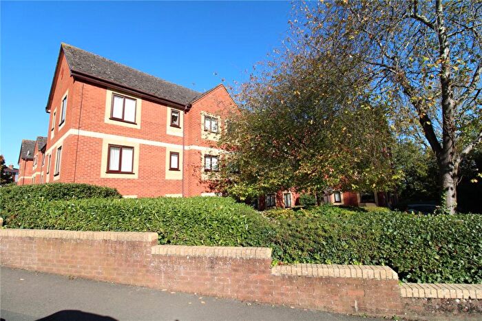 2 Bedroom Apartment For Sale In Drove Road, Old Town, Swindon, Wiltshire, SN1