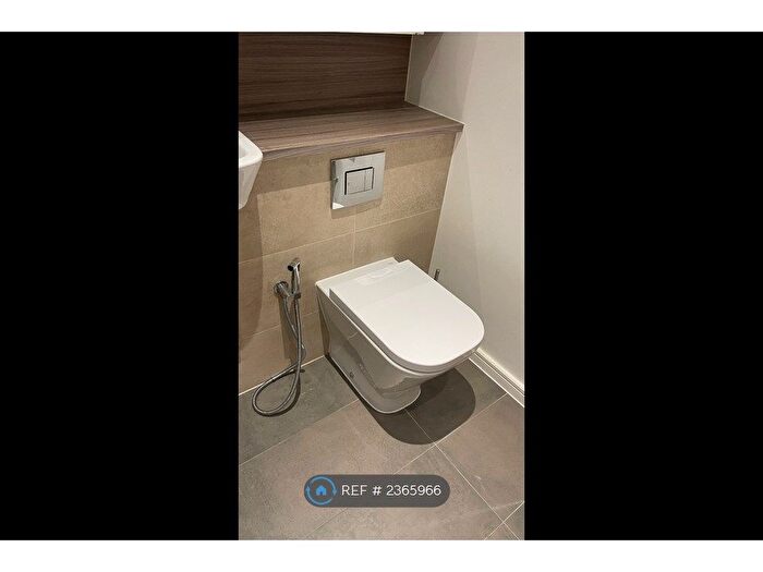 1 Bedroom Flat To Rent In Gerrard Court, Hounslow, TW3