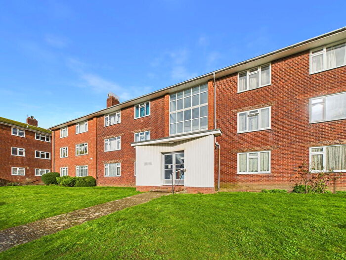 2 Bedroom Flat For Sale In Meadway Court, Southwick, BN42
