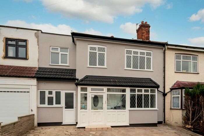 5 Bedroom Semi-Detached House To Rent In Ingram Road, Thornton Heath CR7