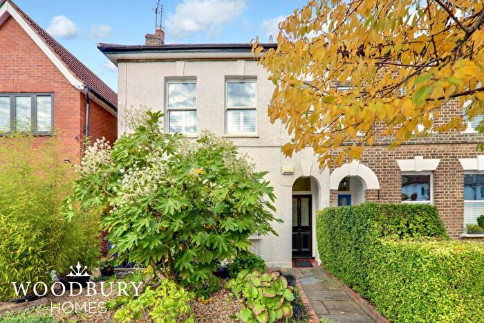 2 Bedroom Apartment For Sale In Princes Road, Buckhurst Hill, IG9