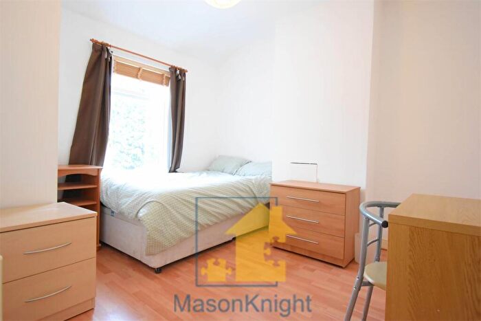 3 Bedroom Flat To Rent In Hagley Court, B16