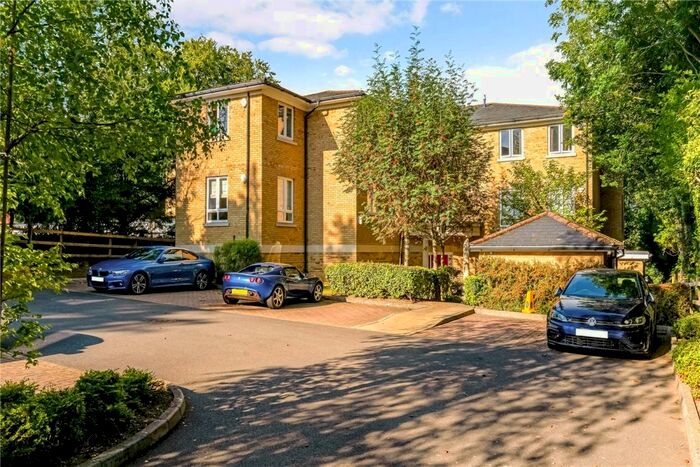 2 Bedroom Flat To Rent In Tupwood Lane, Caterham, CR3