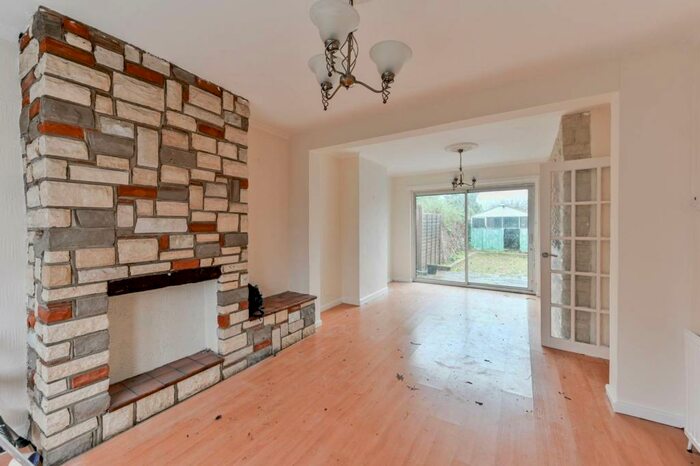 3 Bedroom Semi-Detached House To Rent In Charlton Road, London, , Edmonton, London, N9