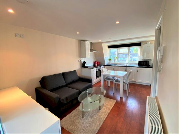 Studio To Rent In Greyhound Road, Hammersmith, London, W6