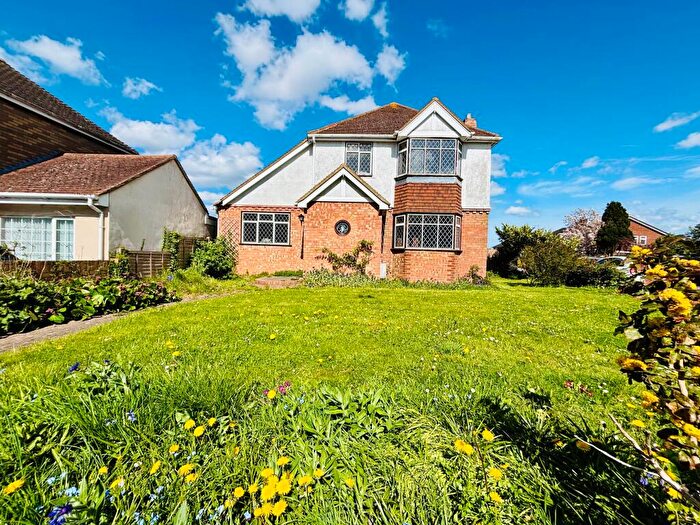 4 Bedroom Detached House To Rent In Mount Road, Rochester, ME1
