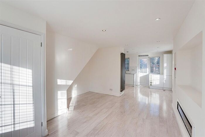 2 Bedroom End Of Terrace House To Rent In Spinningdale, Arnold, Nottinghamshire, NG5