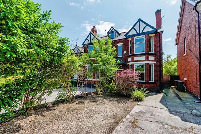 4 Bedroom Semi-Detached House For Sale In Birmingham Road, Walsall, WS5