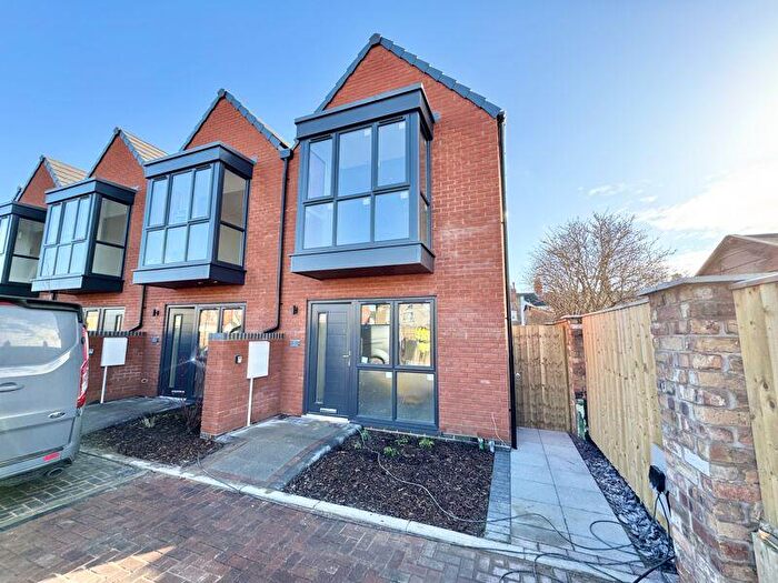 3 Bedroom Town House To Rent In Stable Mews, Sea View Street, Cleethorpes, DN35