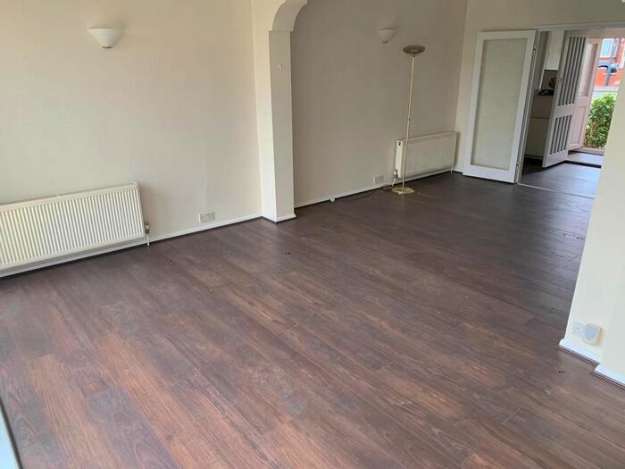 4 Bedroom Semi-Detached House To Rent In Valley Drive, London, NW9