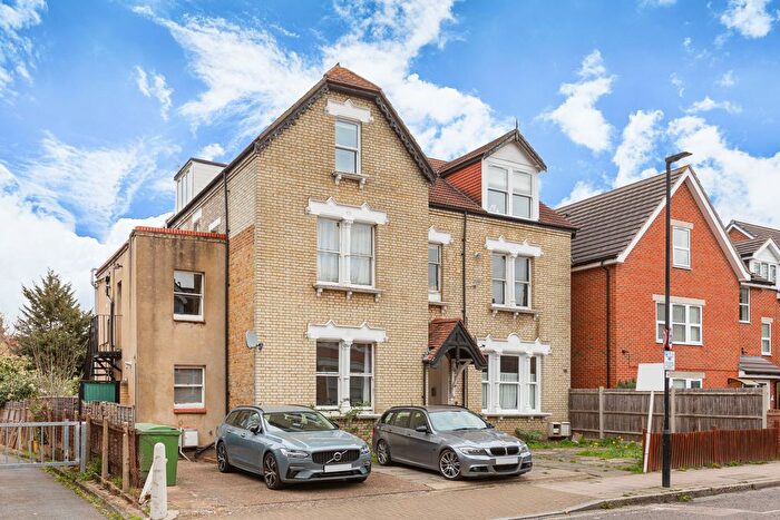 2 Bedroom Flat For Sale In Oakdale Road, London, SW16