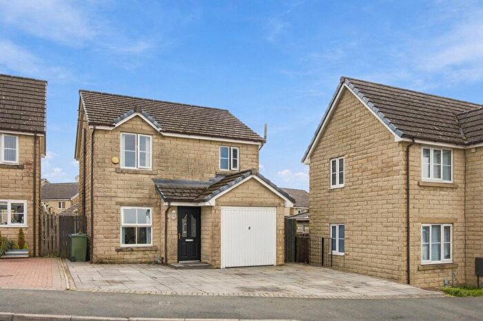 3 Bedroom Detached House For Sale In Fieldfare Way, Bacup, OL13
