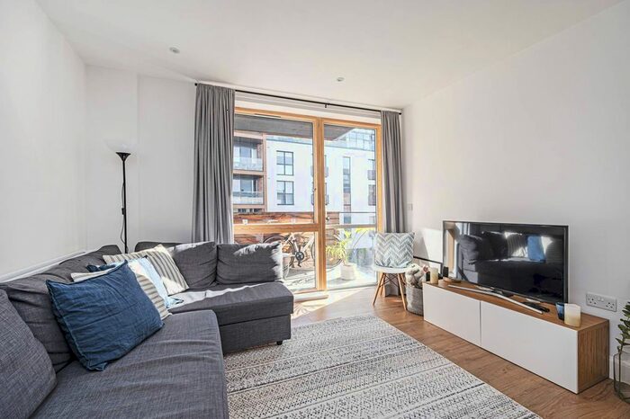 1 Bedroom Flat To Rent In Violet Road, Bow, London, E3