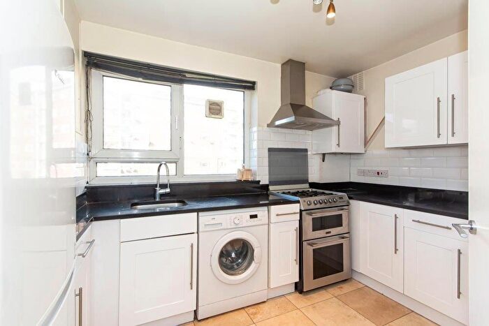 2 Bedroom Flat To Rent In Studley Road, London, SW4