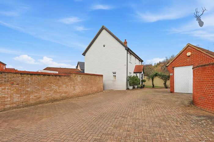 4 Bedroom Detached House For Sale In Mary Rose Close, Chafford Hundred, Grays, RM16