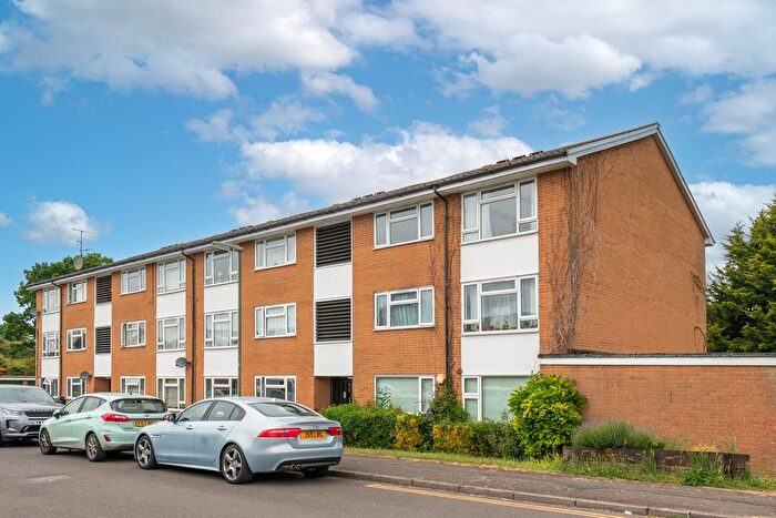 2 Bedroom Flat For Sale In Denton Close, Redhill, RH1