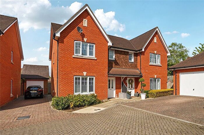 3 Bedroom Semi Detached House For Sale In The Croft, Ash Green, Surrey, GU12