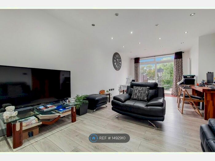 4 Bedroom Semi-Detached House To Rent In Evelyn Avenue, London, NW9