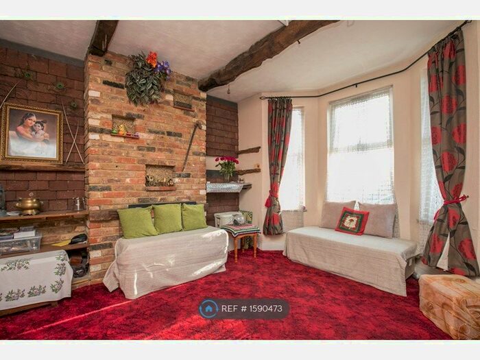 4 Bedroom Semi-Detached House To Rent In Railway Terrace, Staines-Upon-Thames, TW18