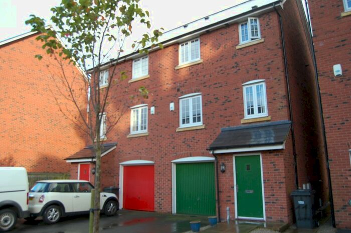 4 Bedroom Semi-Detached House To Rent In Langbourne Close, Radcliffe, Manchester, M26