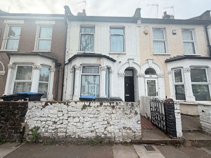 4 Bedroom Terraced House To Rent In Hawthorn Road, London, N18