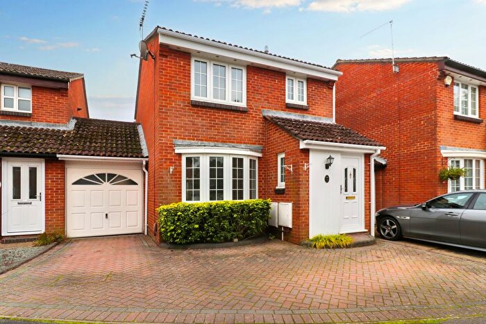 3 Bedroom Link Detached House To Rent In Gatcombe Gardens, West End, Southampton, SO18