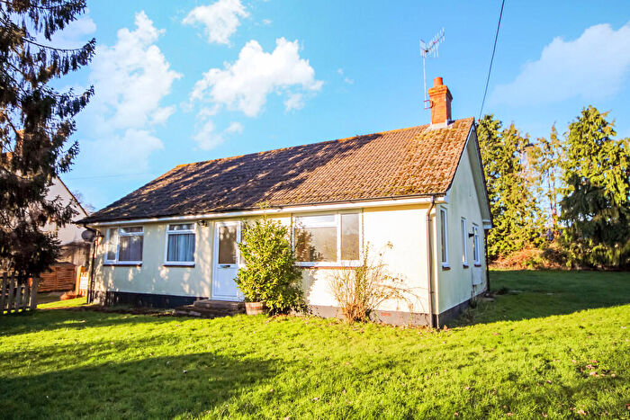 3 Bedroom Detached Bungalow To Rent In Chinham Road, SO40