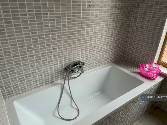 3 Bedroom Flat To Rent In Nelson Road, Gillingham, ME7