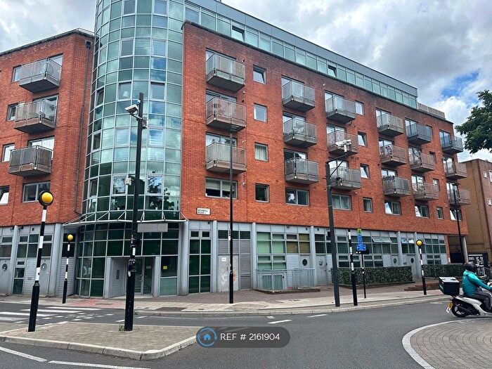 3 Bedroom Flat To Rent In Benwell Road, London, N7