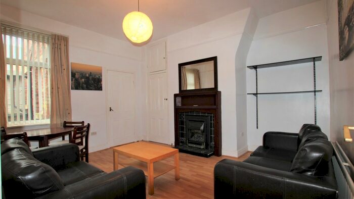 2 Bedroom Flat To Rent In Warton Terrace, Heaton, Newcastle Upon Tyne, NE6