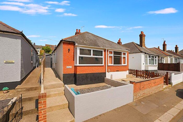 2 Bedroom Semi-Detached Bungalow For Sale In Albert Road, Chatham, ME4