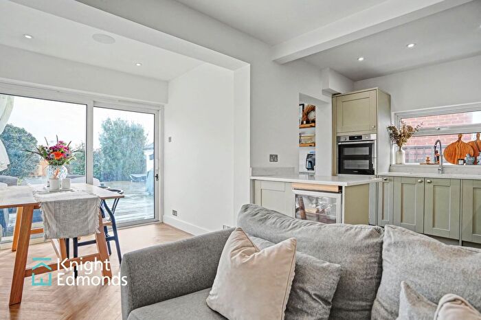 3 Bedroom Semi-detached House For Sale In Tonbridge Road, Maidstone, ME16