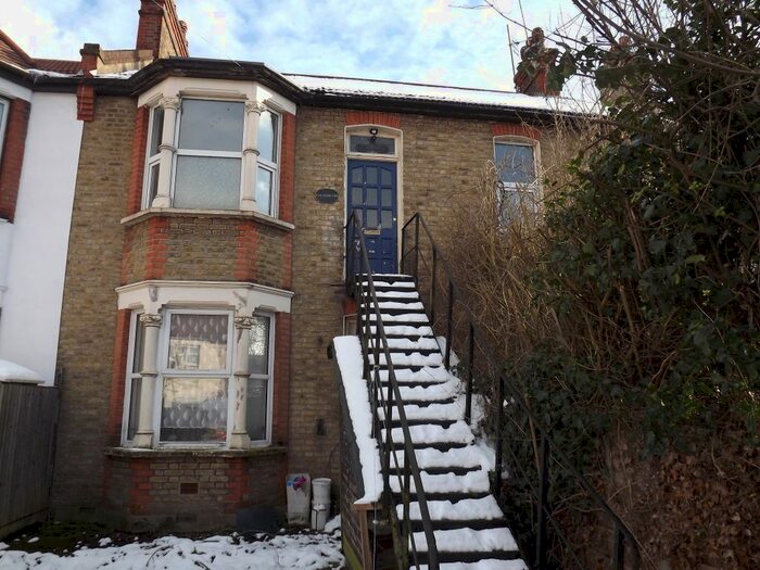 2 Bedroom Flat To Rent In Westborough Road, Westcliff, SS0