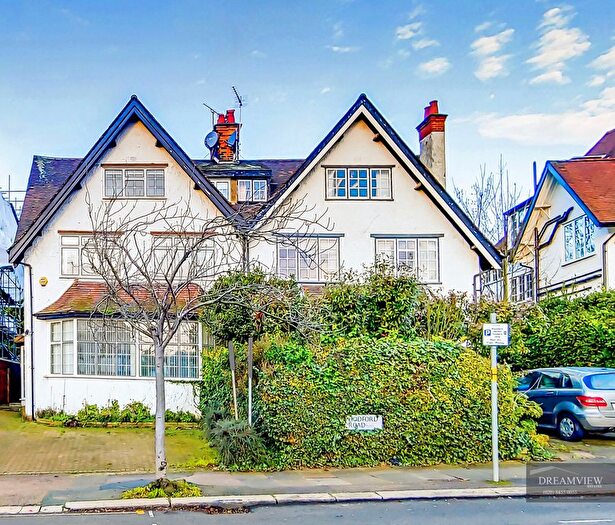 5 Bedroom Semi-Detached House To Rent In Hodford Road, Golders Green, NW11