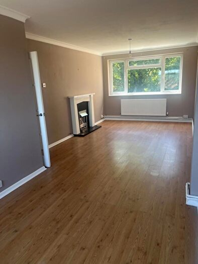 3 Bedroom Flat To Rent In London, EN4